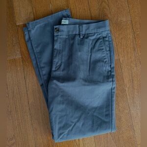 Amazon Essentials Men's Gray Chino Pants